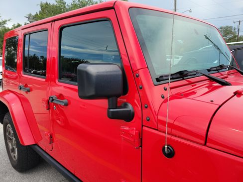 Used 2014 Jeep Wrangler Unlimited Rubicon w/ Connectivity Group AWD/4WD image 9