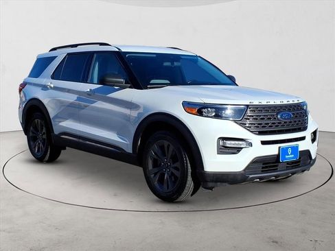 Used 2021 Ford Explorer XLT w/ Equipment Group 202A image 3