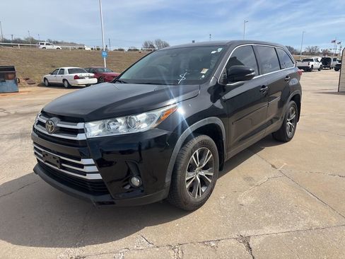 Used 2019 Toyota Highlander Plus image 2