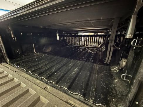 Certified 2025 Chevrolet Colorado Z71 w/ Midnight Edition image 7