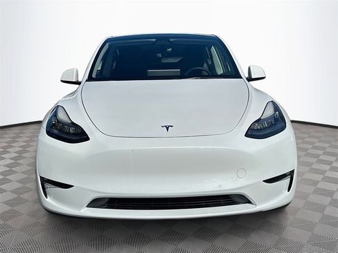 Used 2022 Tesla Model Y Long Range image 2