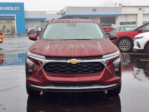 Used 2025 Chevrolet Trax LT w/ LT Convenience Package image 23