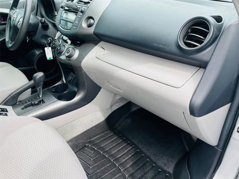 Used 2011 Toyota RAV4 2WD w/ Upgrade Value Pkg image 18