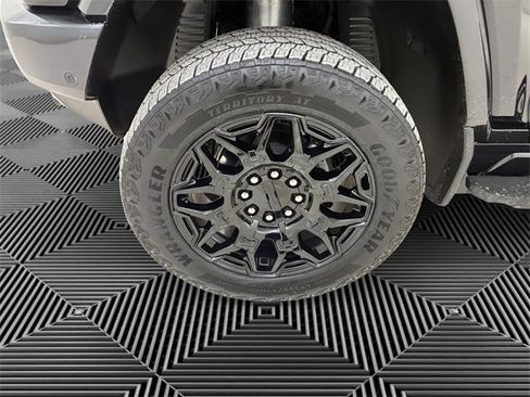 Used 2024 GMC Hummer EV 2X w/ LPO, Illumination Package image 9