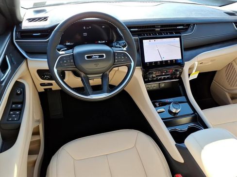 New 2025 Jeep Grand Cherokee Limited image 35