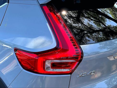 Used 2025 Volvo XC40 B5 Plus AWD/4WD image 29