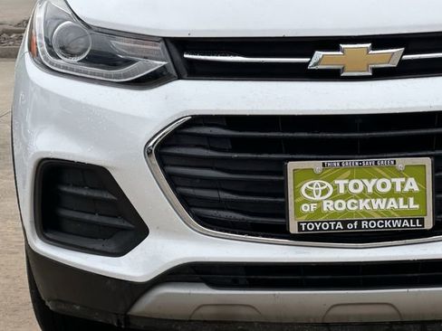 Used 2020 Chevrolet Trax LT w/ LPO, Protection Package FWD image 8