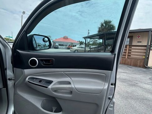 Used 2015 Toyota Tacoma PreRunner image 17