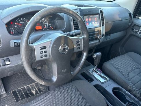 Used 2019 Nissan Frontier SV RWD image 3