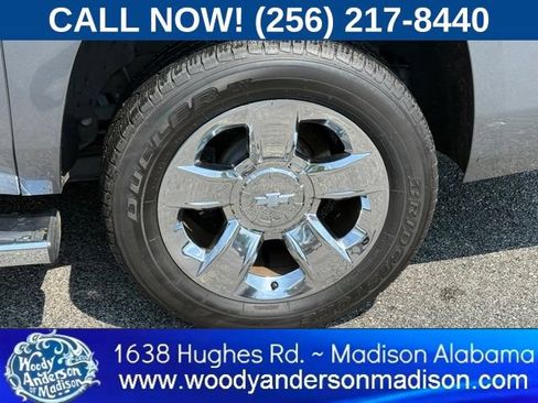 Used 2019 Chevrolet Suburban LT w/ LT Signature Package RWD image 4