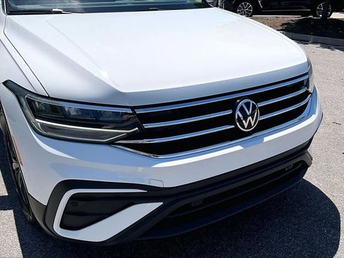 Used 2024 Volkswagen Tiguan SE image 32