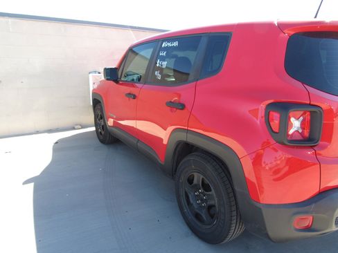 Used 2020 Jeep Renegade Sport image 4