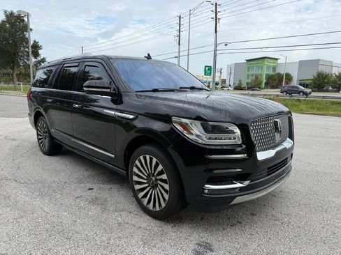 Used 2018 Lincoln Navigator L Reserve w/ Technology Package AWD/4WD image 3