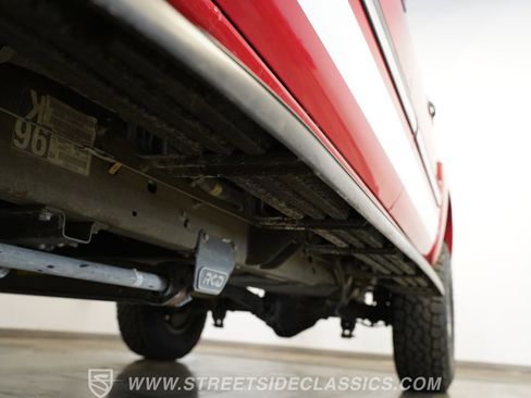 Used 2004 Chevrolet Suburban 2500 AWD/4WD image 23