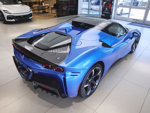 Used 2023 Ferrari SF90 Spider image 58