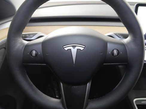 Used 2024 Tesla Model Y Long Range image 36