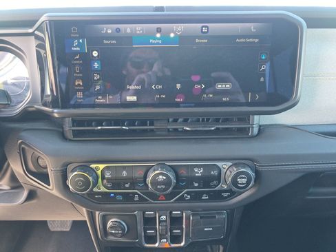 Used 2025 Jeep Wrangler Unlimited Sahara w/ Safety Group AWD/4WD image 12