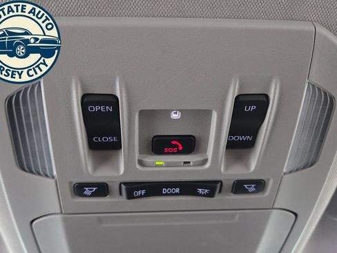 Used 2024 Toyota Highlander XLE AWD/4WD image 23