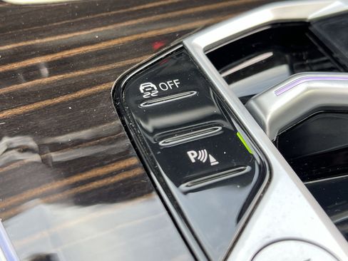 Used 2025 BMW X7 xDrive40i AWD/4WD image 33
