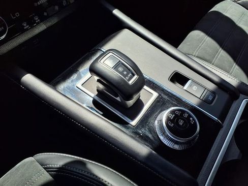 Used 2024 Mitsubishi Outlander SE image 8