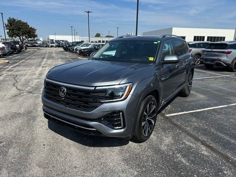 Certified 2024 Volkswagen Atlas SEL Premium R-Line image 3