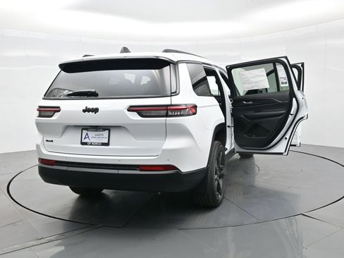 New 2025 Jeep Grand Cherokee L Altitude image 40