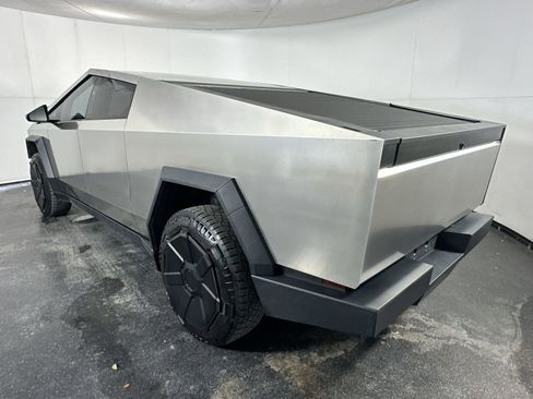 Used 2024 Tesla Cybertruck AWD Crew Cab image 9