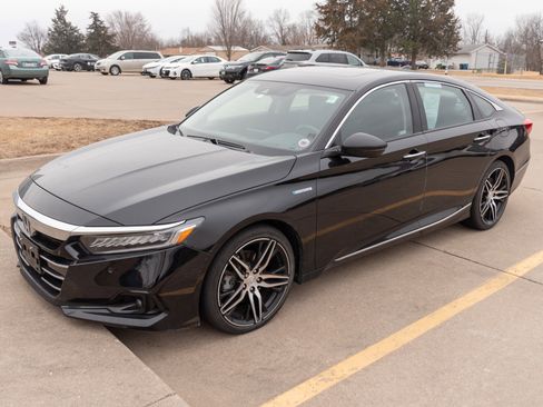 Used 2022 Honda Accord Touring image 4