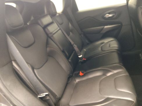 Used 2019 Jeep Cherokee Limited image 19