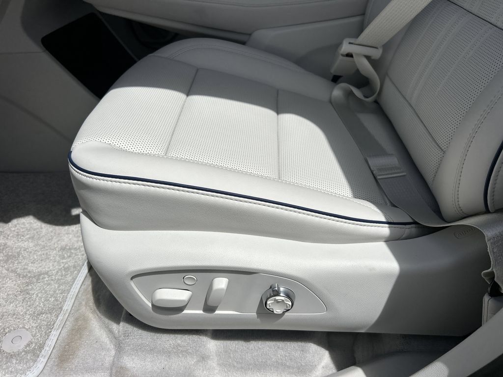 Certified 2026 Buick Enclave Avenir w/ Super Cruise Package FWD image 22