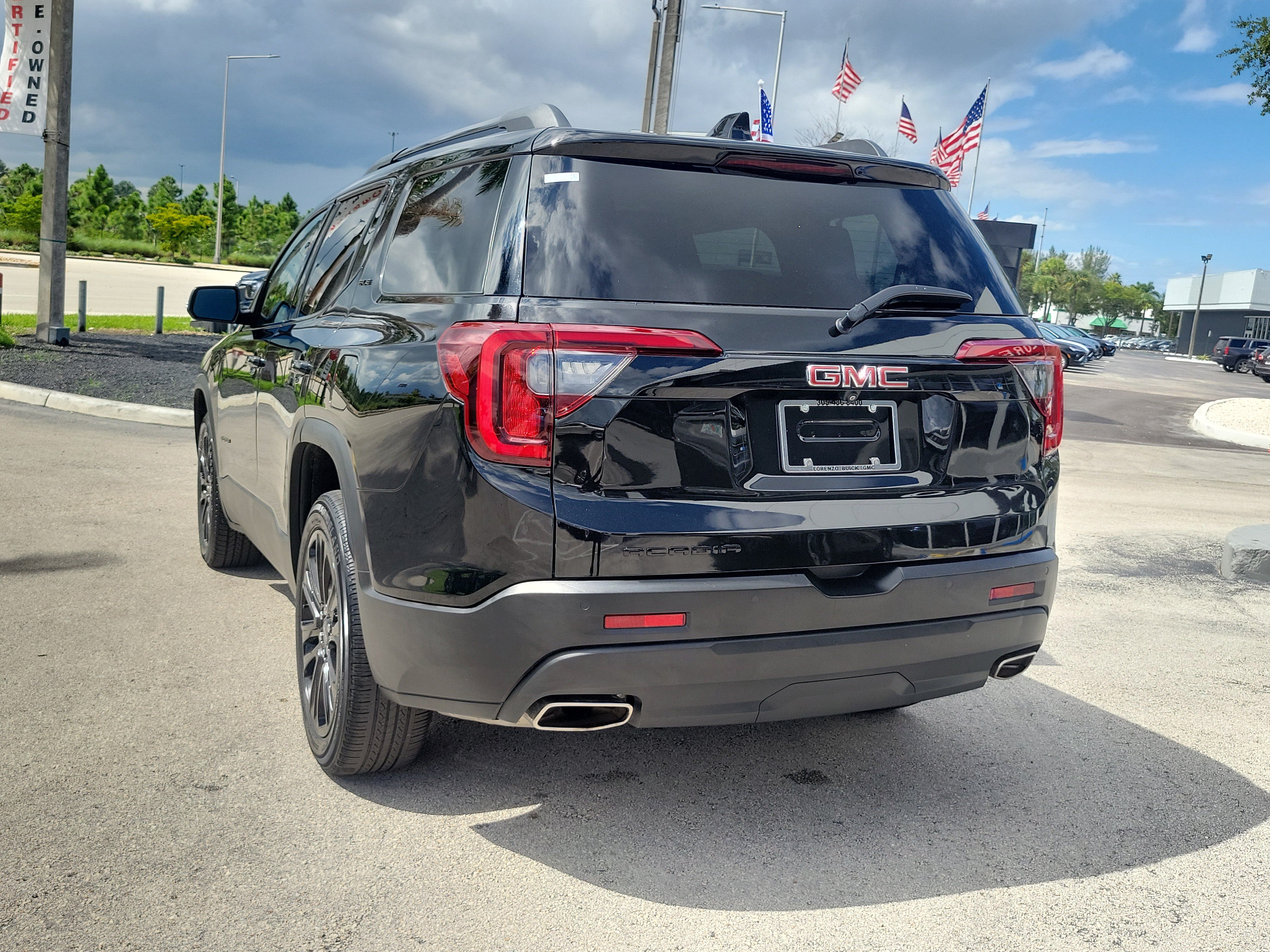 Used 2023 GMC Acadia SLE w/ Elevation Edition FWD image 7