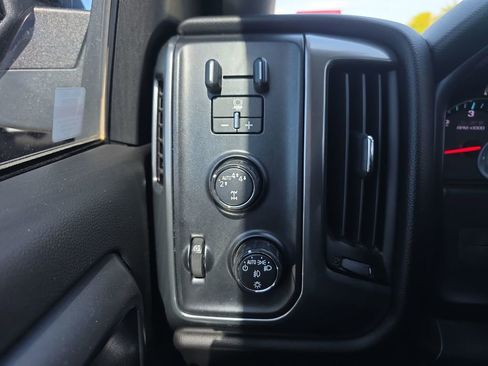 Used 2018 Chevrolet Silverado 1500 LT w/ All Star Edition AWD/4WD image 42