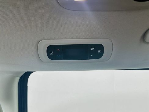 Used 2020 Chrysler Voyager LX image 22