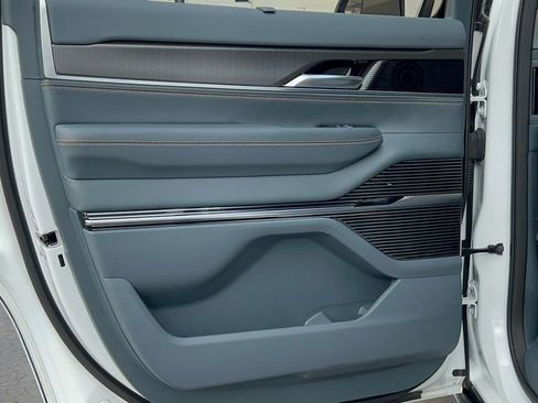 Used 2023 Jeep Grand Wagoneer Series III w/ Rear Seat Video Group 1 image 39