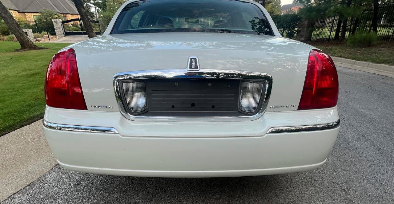 Used 2006 Lincoln Town Car Signature Limited RWD image 5