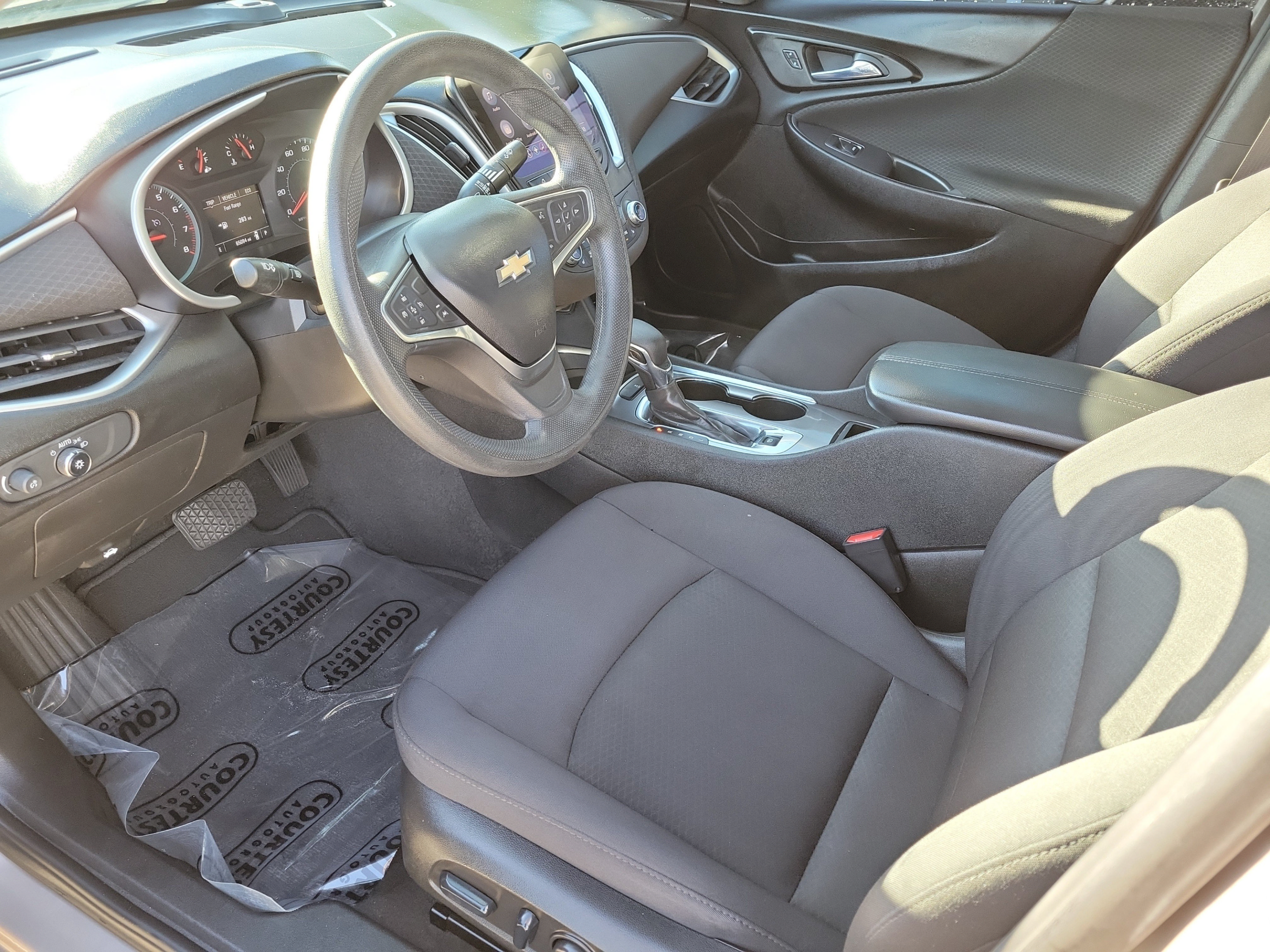 Used 2023 Chevrolet Malibu LT FWD image 15