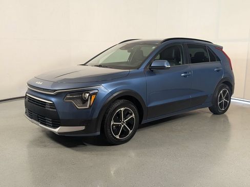Used 2023 Kia Niro EX FWD image 3