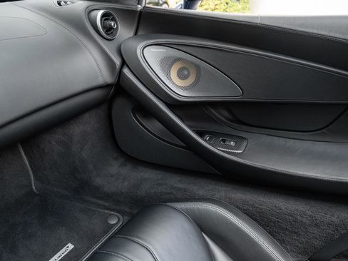 Used 2020 McLaren 570S Spider RWD image 36