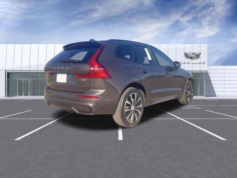 Used 2025 Volvo XC60 B5 Plus image 8