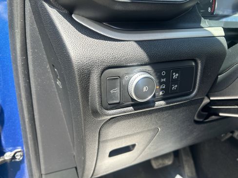 Used 2020 Ford Explorer XLT w/ Equipment Group 202A AWD/4WD image 16