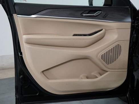 Used 2025 Jeep Grand Cherokee Limited AWD/4WD image 28