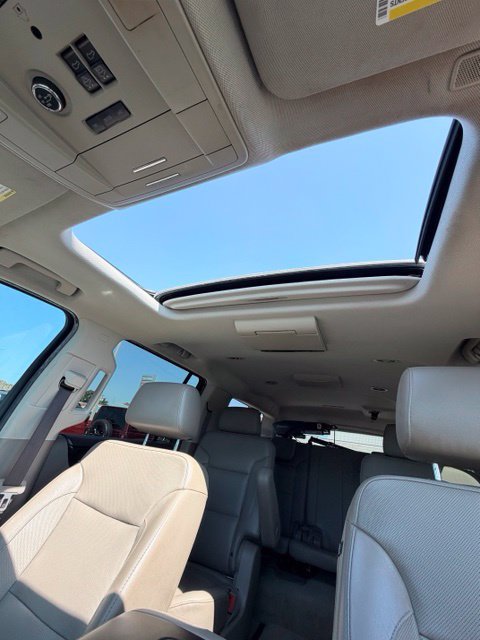 Used 2018 Chevrolet Suburban Premier AWD/4WD image 17