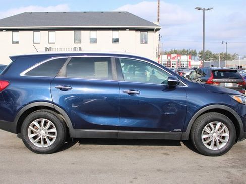 Used 2016 Kia Sorento LX image 6