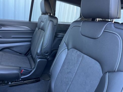 New 2025 Jeep Grand Cherokee L Altitude image 37