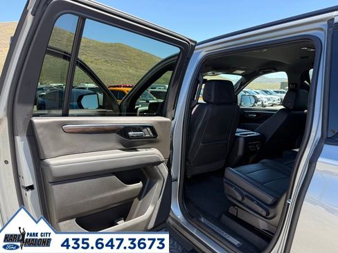 Used 2025 Chevrolet Suburban Z71 AWD/4WD image 26