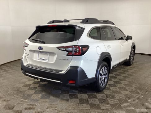 Used 2025 Subaru Outback Premium w/ Popular Package #1A AWD/4WD image 2