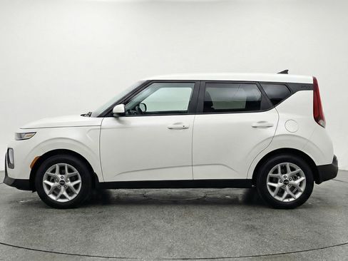 Used 2025 Kia Soul LX w/ LX Technology Package FWD image 5