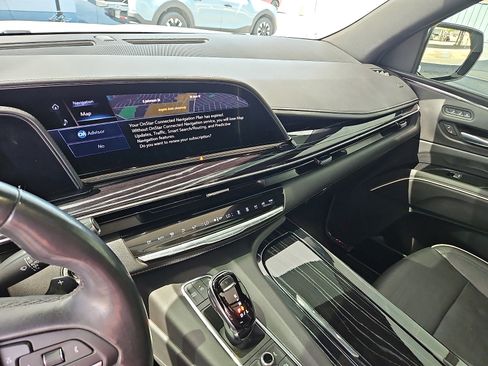 Used 2021 Cadillac Escalade ESV Sport w/ Driver Assist Tech Package image 17