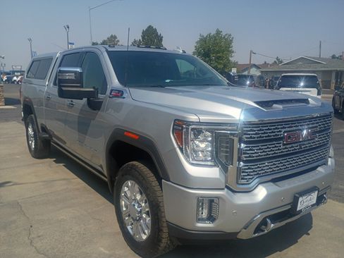 Used 2023 GMC Sierra 3500 Denali w/ Denali Ultimate Package AWD/4WD image 4
