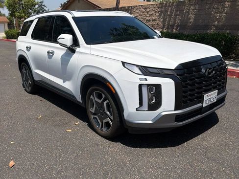 Used 2023 Hyundai Palisade Limited FWD image 2